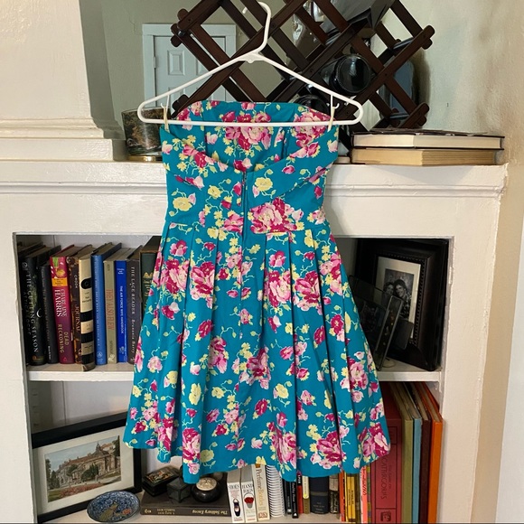 Vintage Laura Ashley Dress - Picture 4 of 4